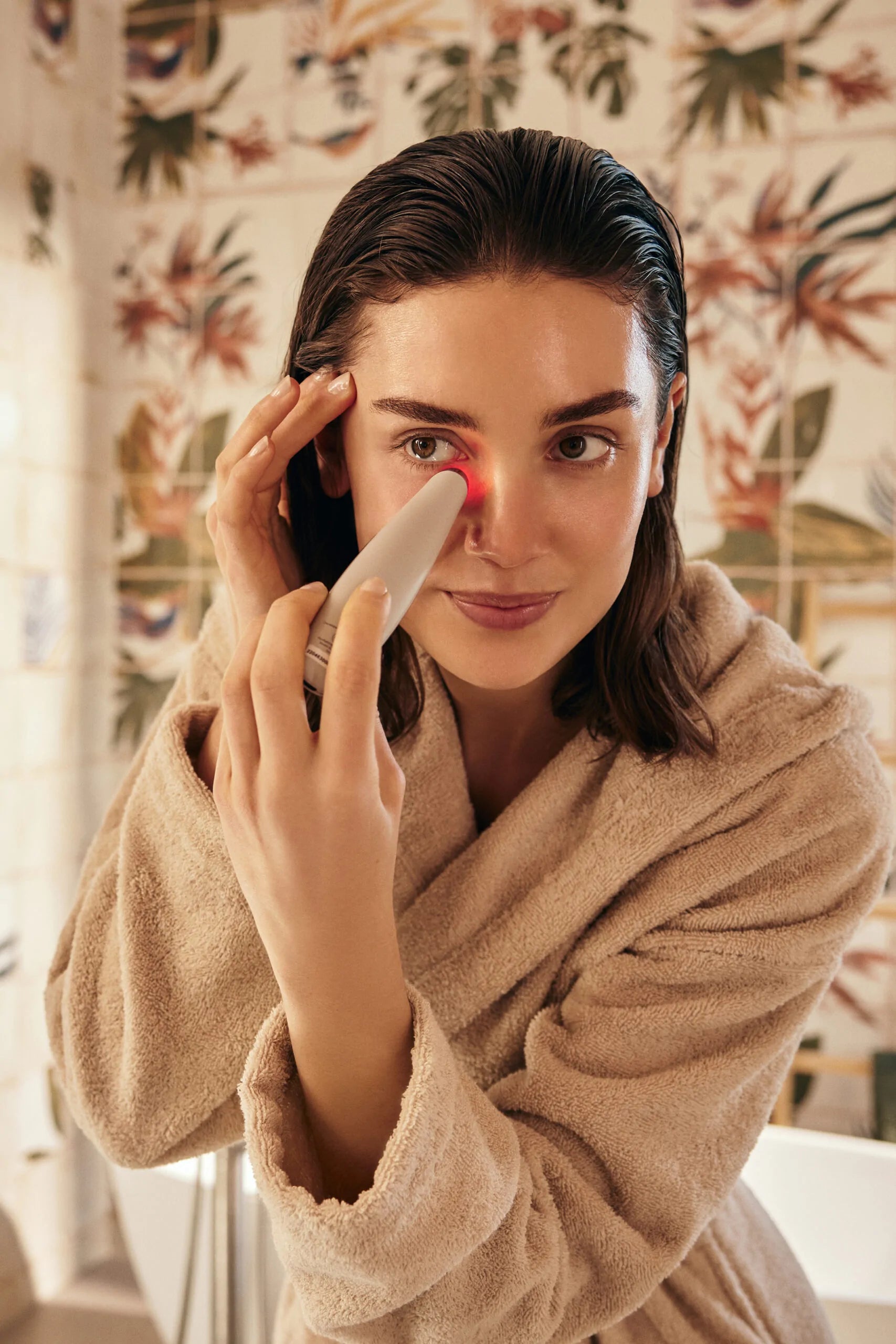 IYO REVITALIZING EYE & LIPS MASSAGER