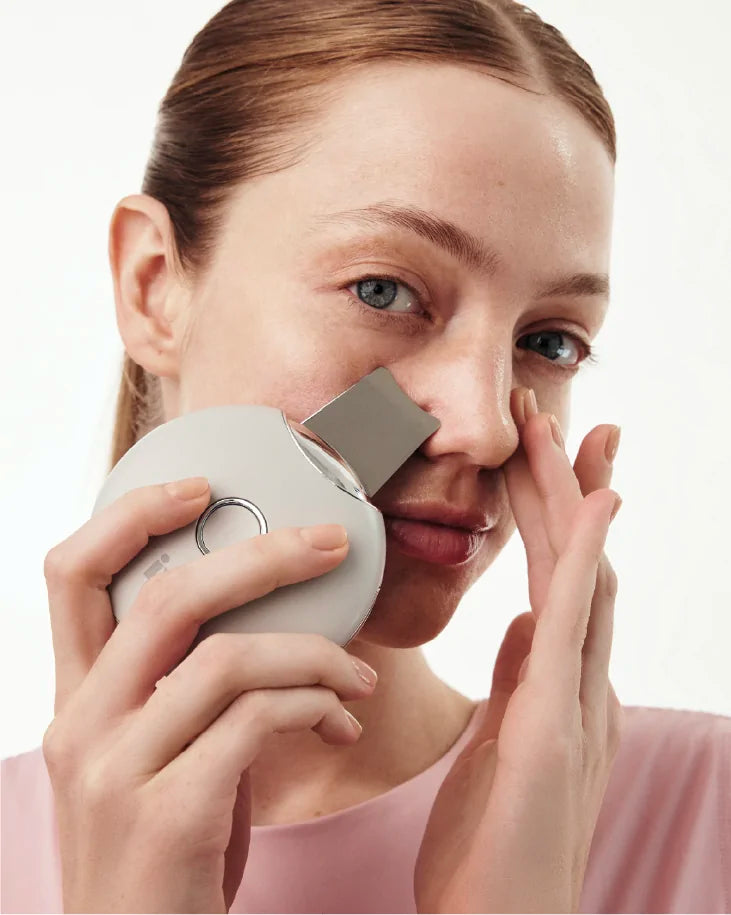 IYO ULTRASONIC SKIN SCRUBBER & LIFTER