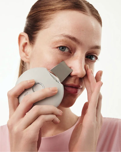 IYO ULTRASONIC SKIN SCRUBBER & LIFTER IYO