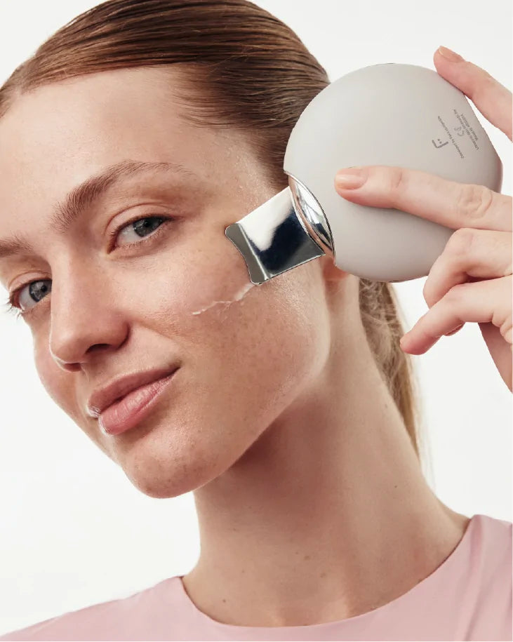 IYO ULTRASONIC SKIN SCRUBBER & LIFTER