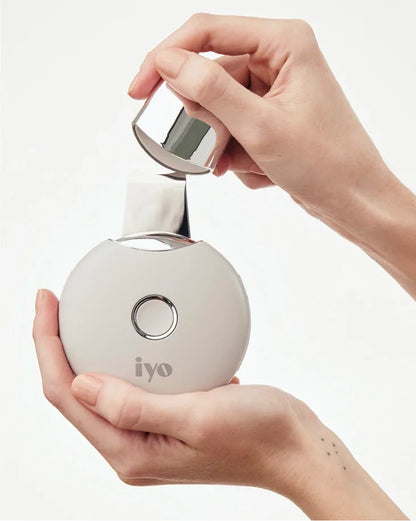 IYO ULTRASONIC SKIN SCRUBBER & LIFTER IYO