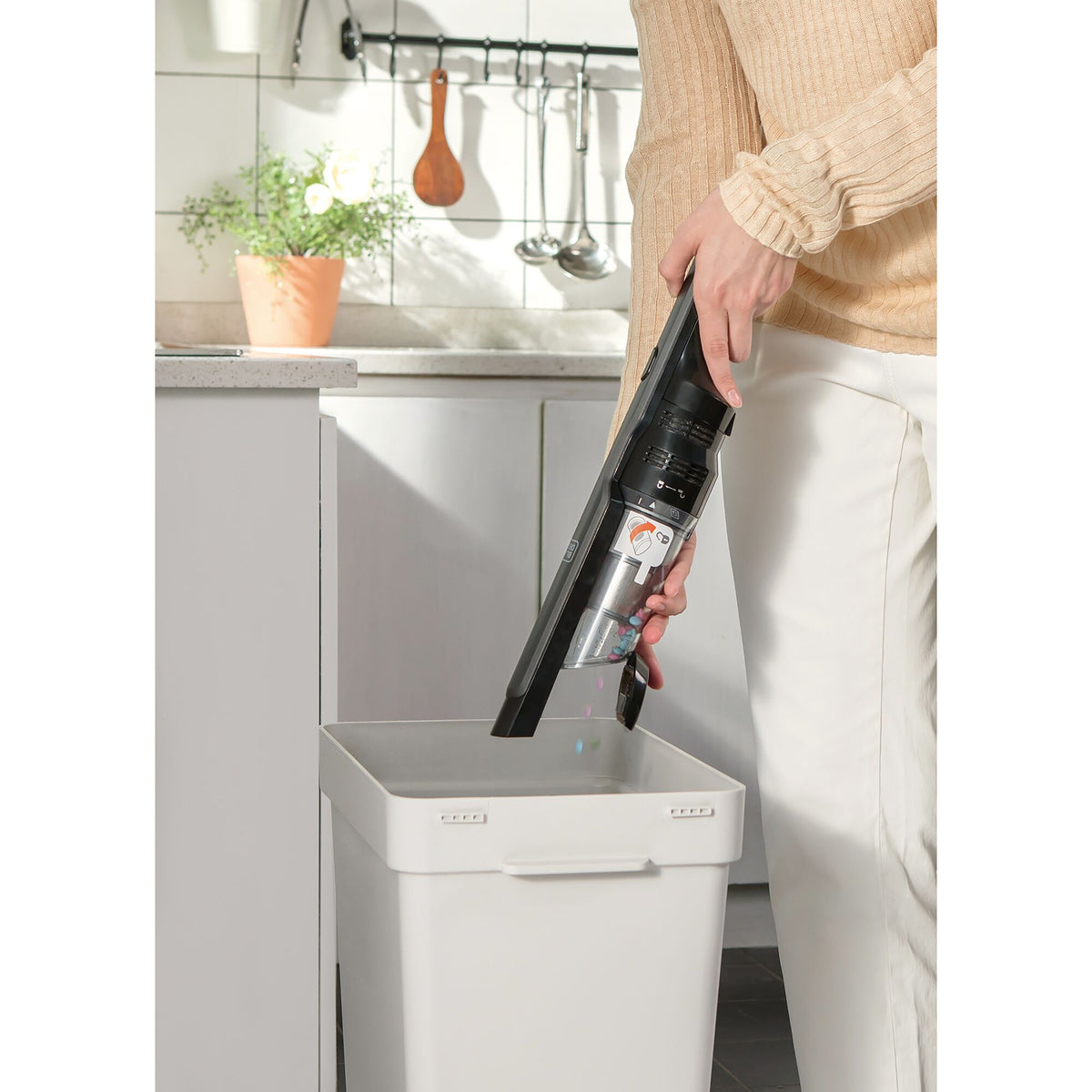 Black+Decker B&D Handy Vacuum 12V Slim Design