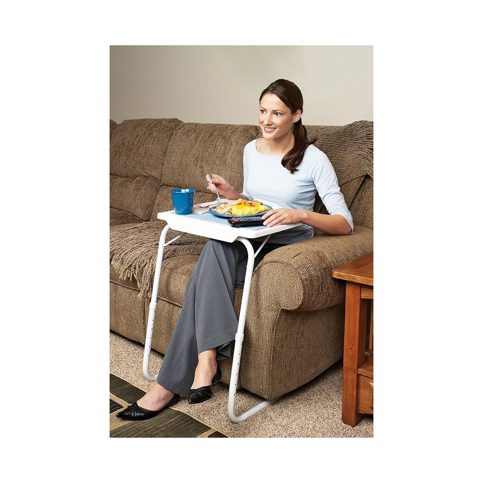 PORTABLE COLLAPSIBLE TABLE